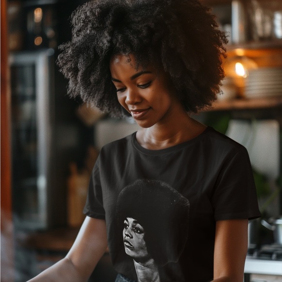 The Revolutionary" shirt—an empowering tribute to Angela Davis - Picture 2 of 2